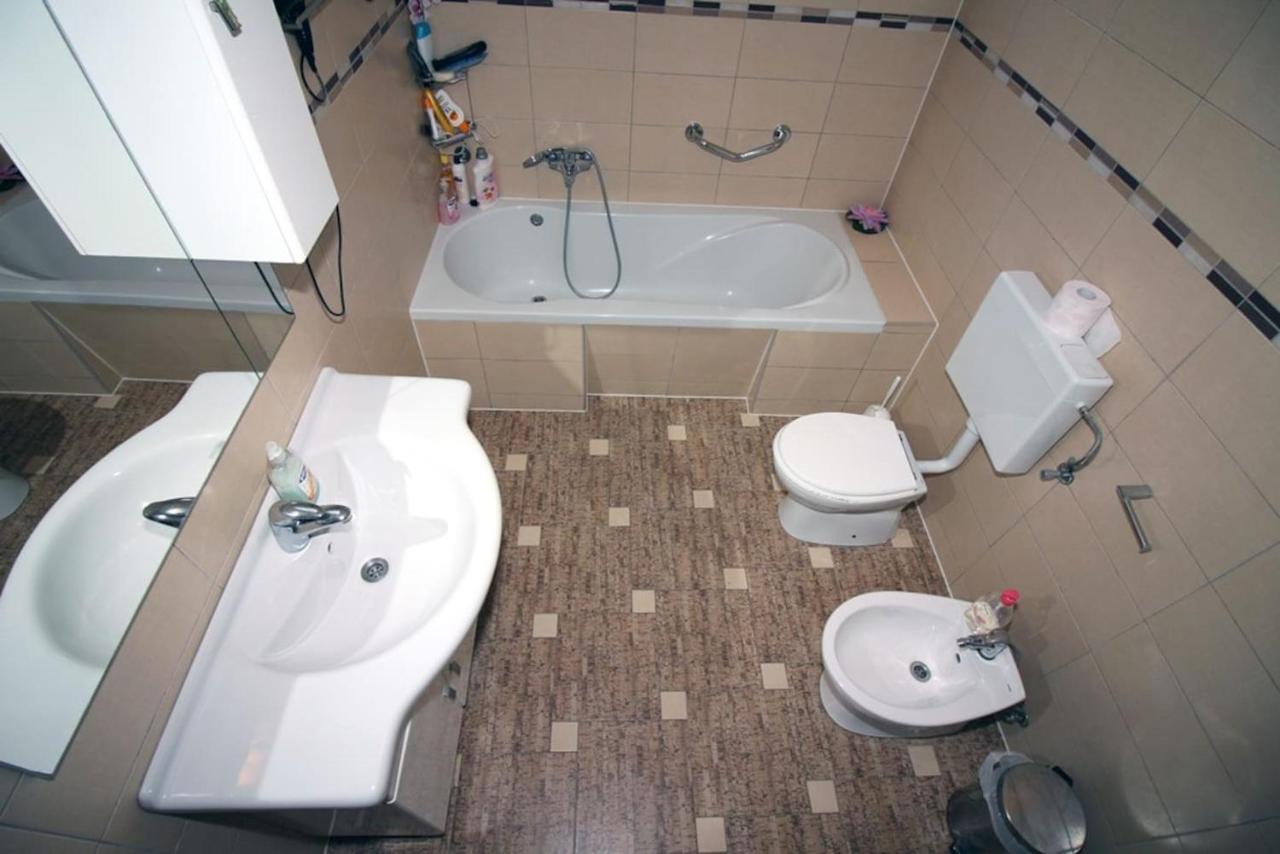 4 Bedroom Apartment In Tisno Kültér fotó