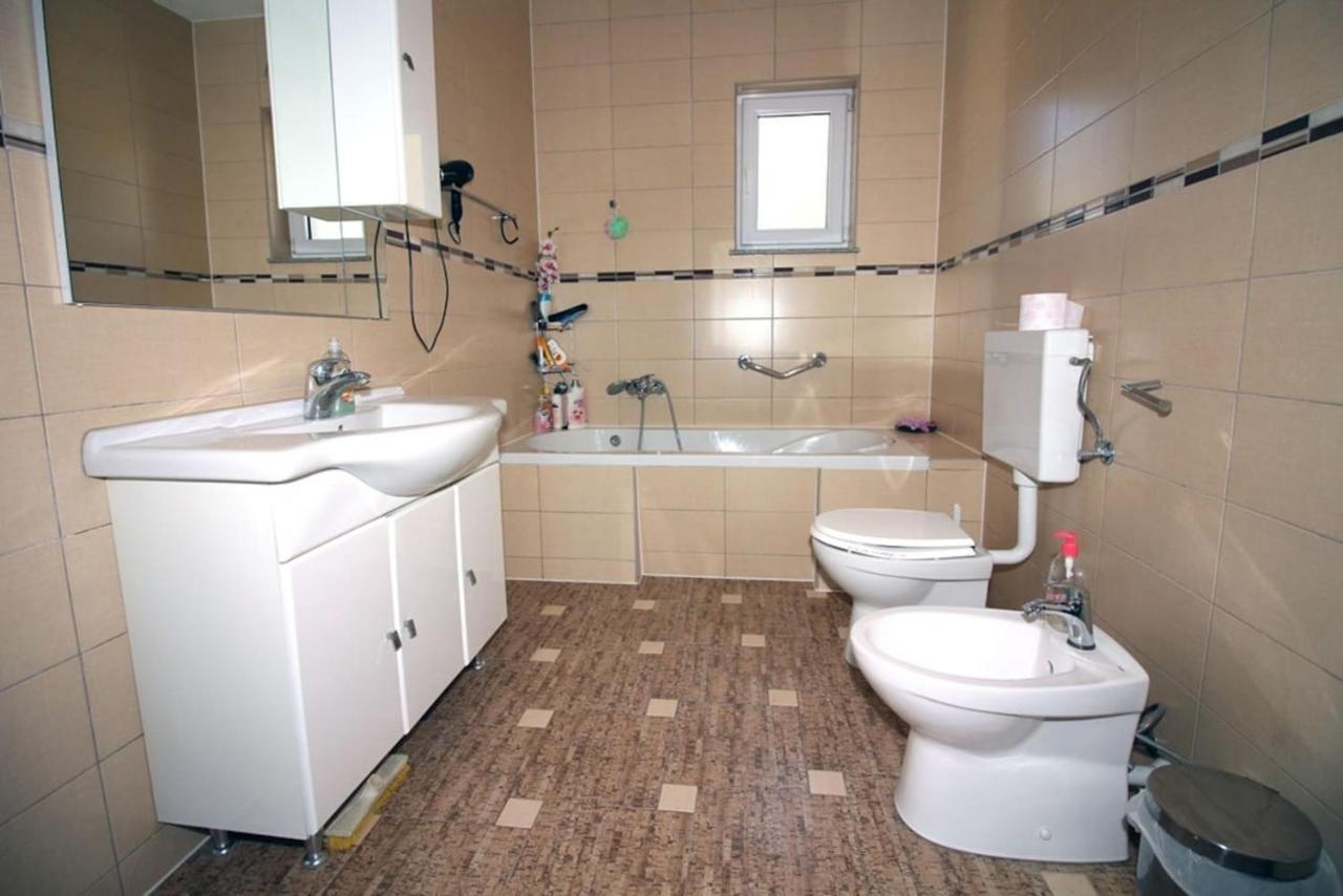 4 Bedroom Apartment In Tisno Kültér fotó