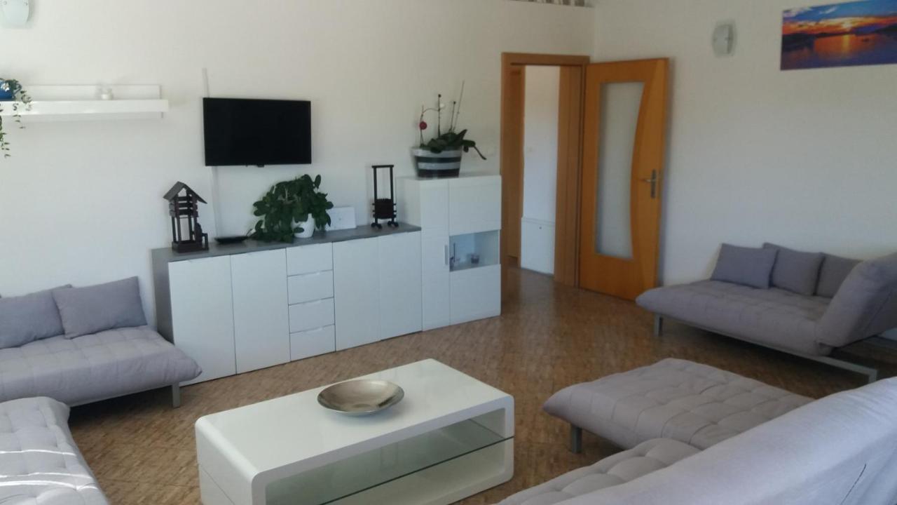 4 Bedroom Apartment In Tisno Kültér fotó