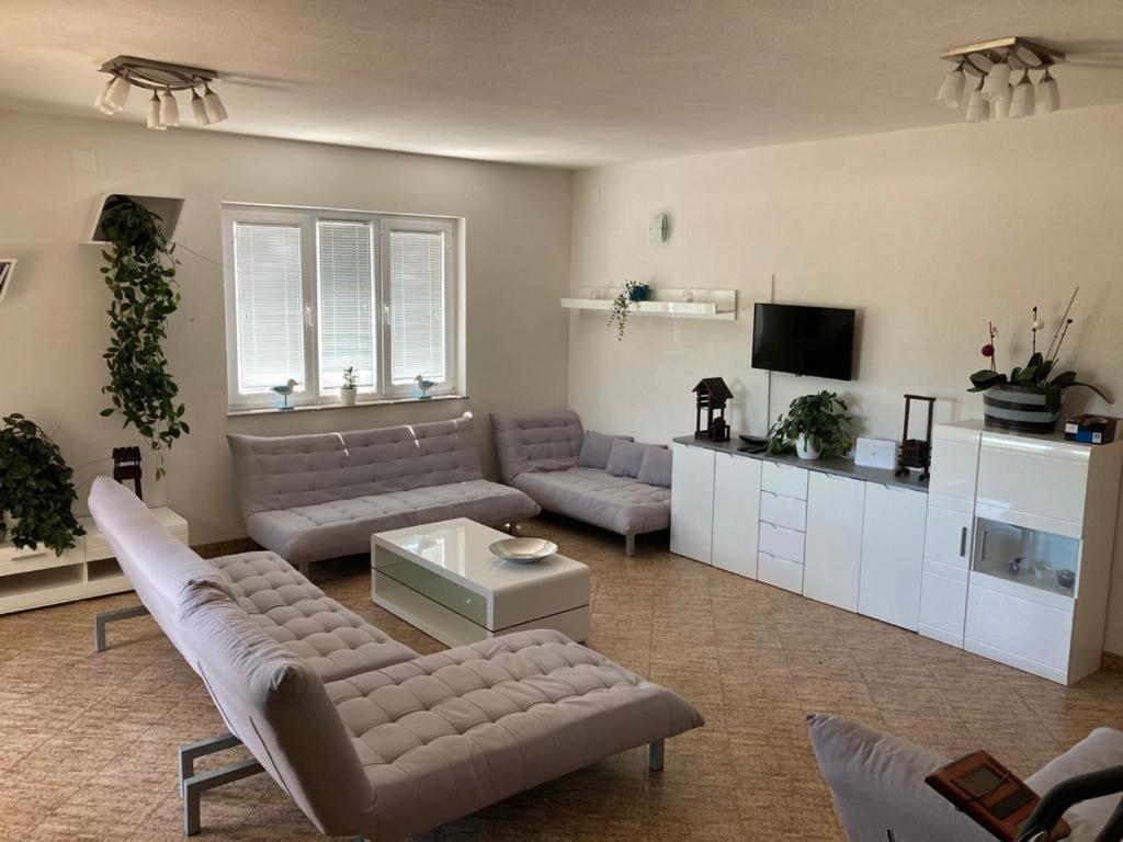 4 Bedroom Apartment In Tisno Kültér fotó