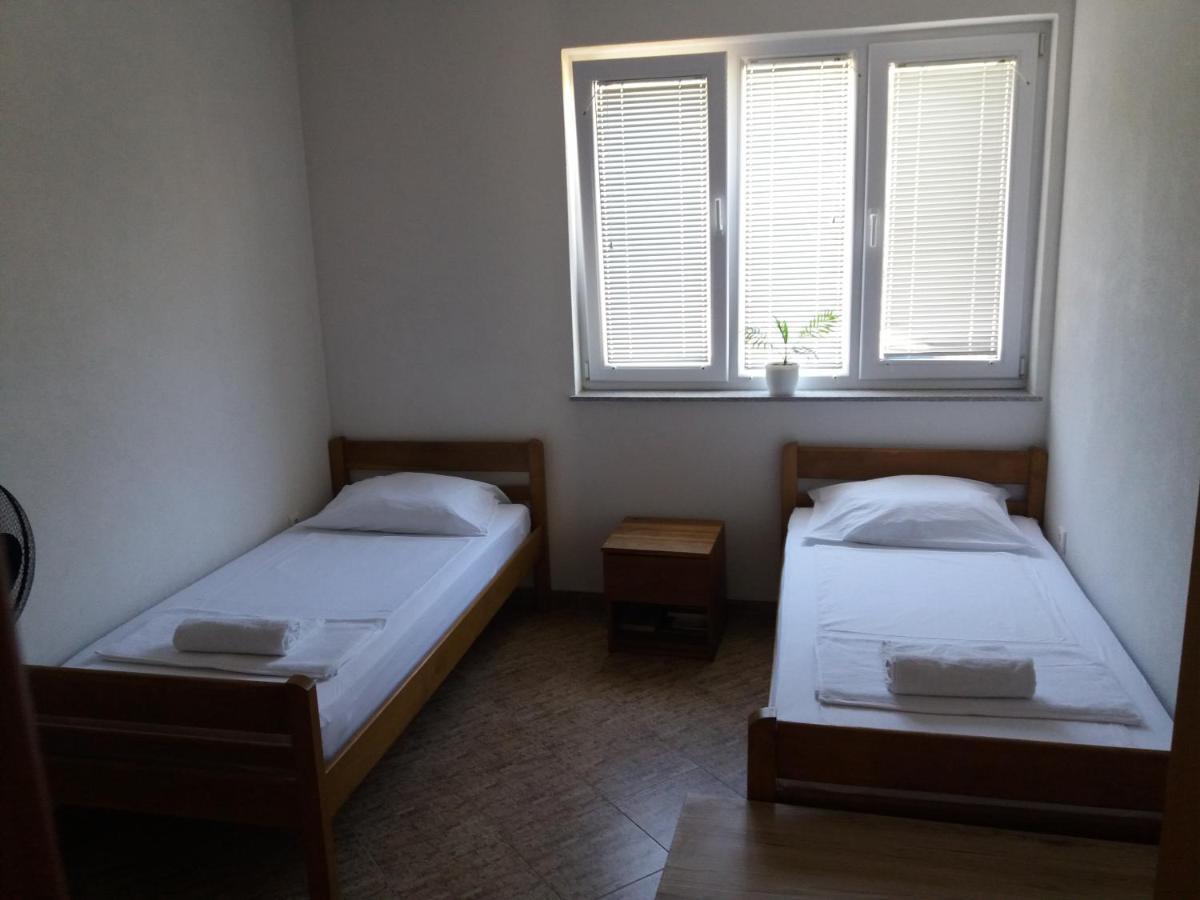 4 Bedroom Apartment In Tisno Kültér fotó